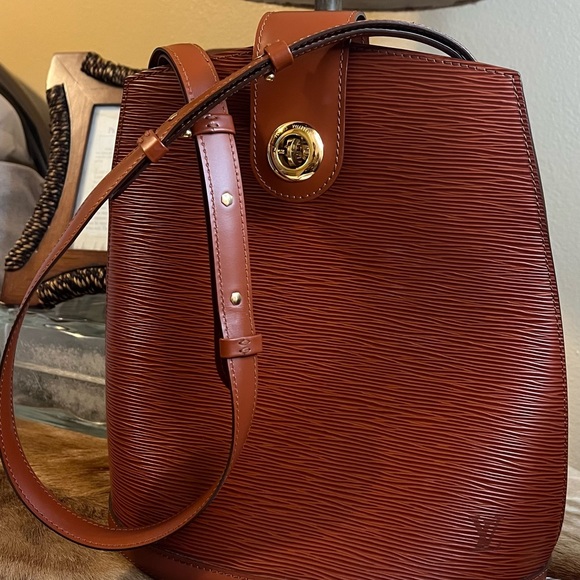 💯 Authentic Louis Vuitton Epi Cluny Leather Bag - - Picture 14 of 15
